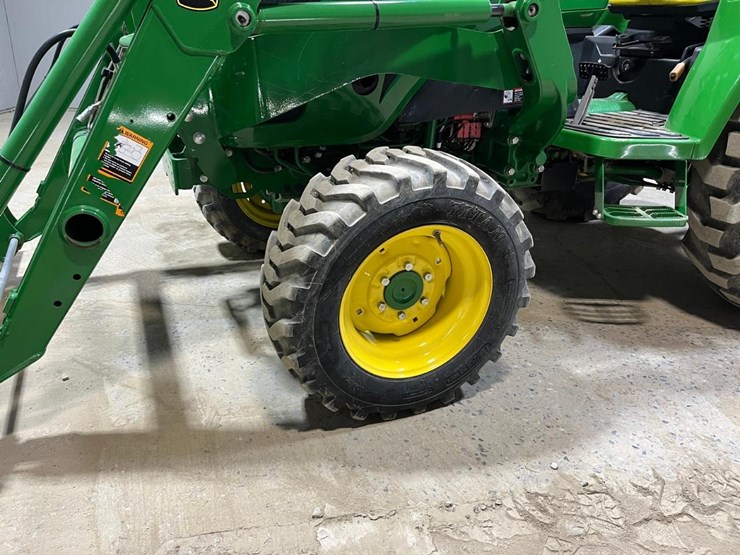 2021-john-deere-4044m-image-12