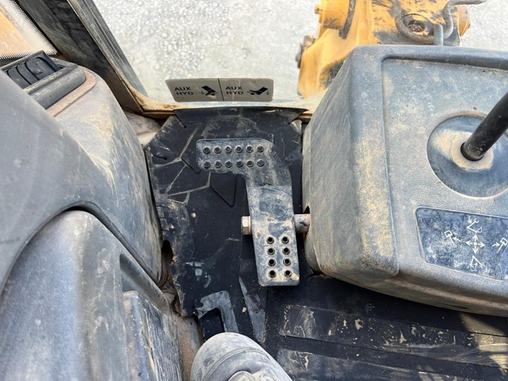 deere-410g-image-44