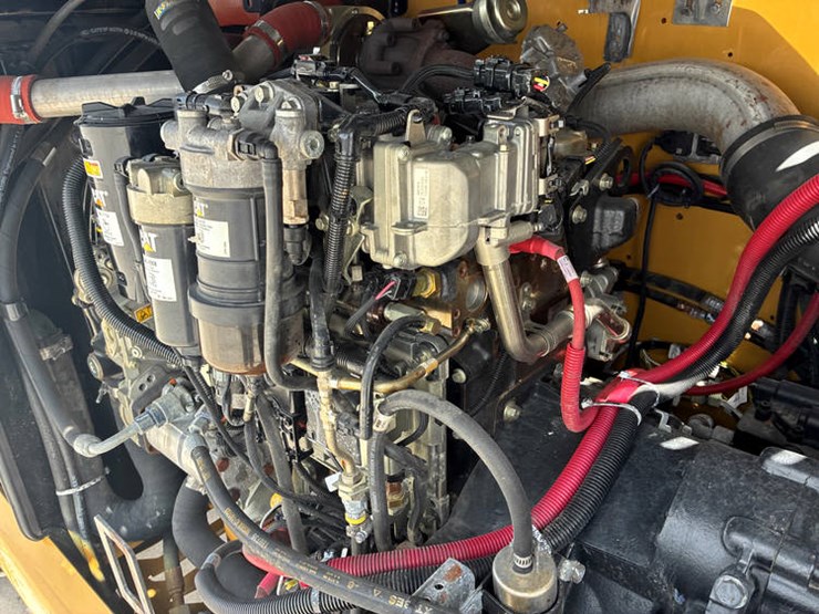 2018-caterpillar-th408d-image-70
