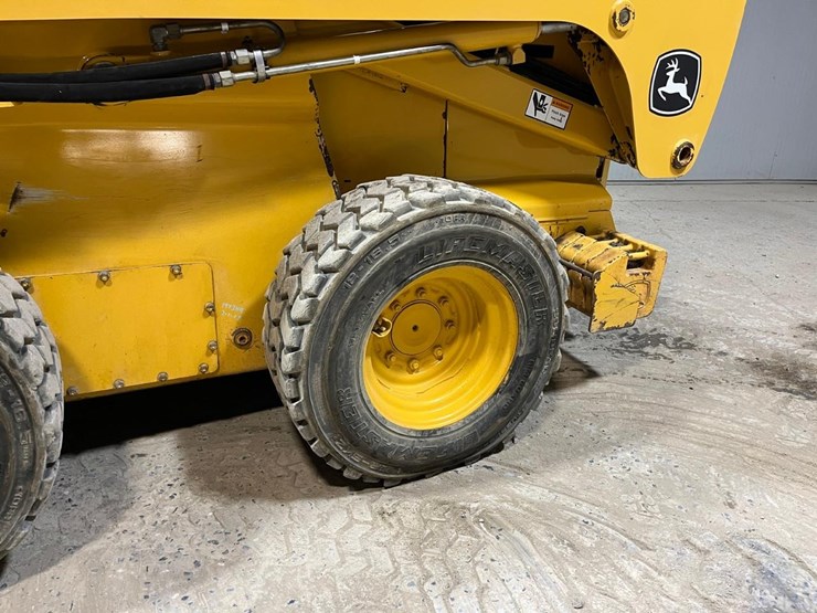 2018-john-deere-328-image-13
