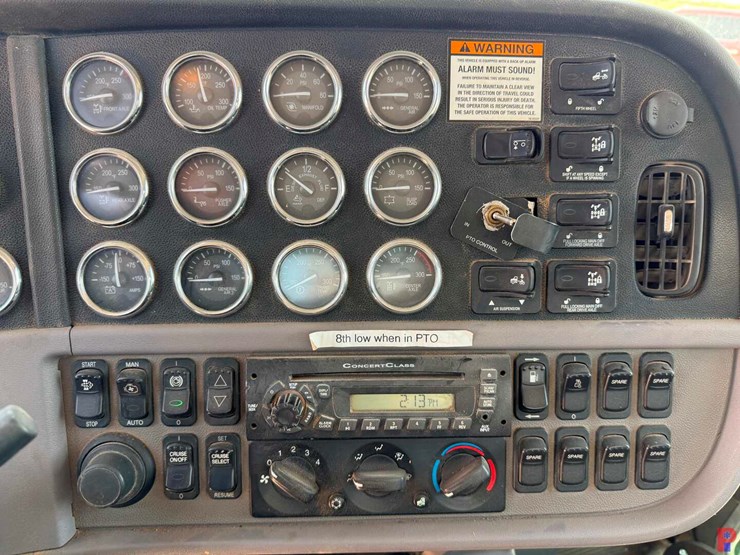 2013-peterbilt-367-image-38