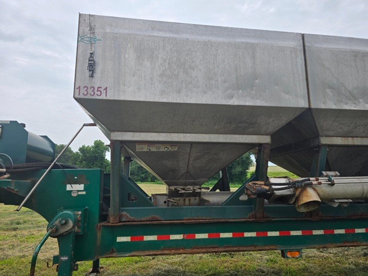 2014-doyle-dry-fertilizer-tender-trailer---kubota-diesel,-3-stainless-compartments,-side-discharge-image-3