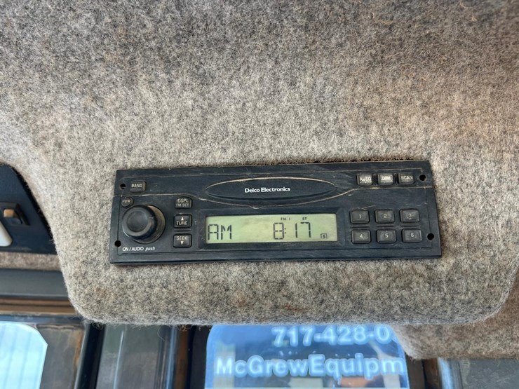 deere-410g-image-40