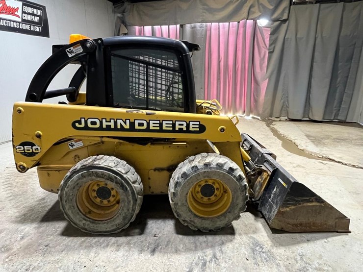 john-deere-250-image-6
