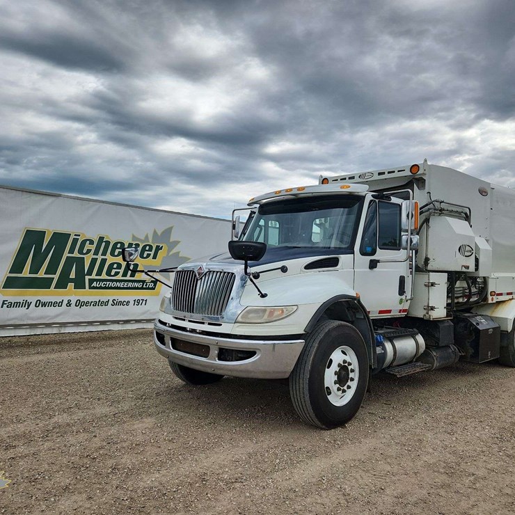 2017 INTERNATIONAL WORKSTAR 7400