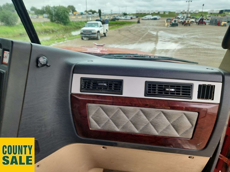 2012-freightliner-coronado-122-sd-image-17