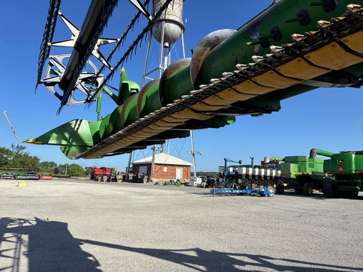 2010-john-deere-630f-image-19