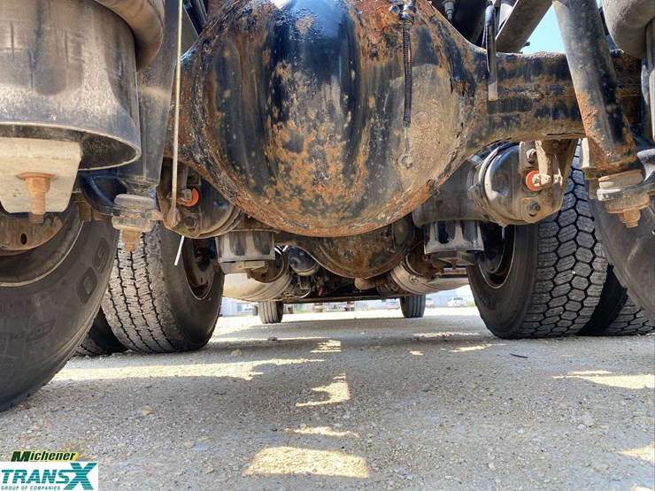 2019-peterbilt-579-image-12