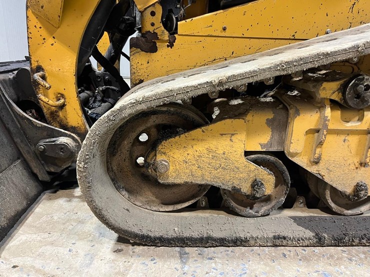 2021-caterpillar-259d3-image-13