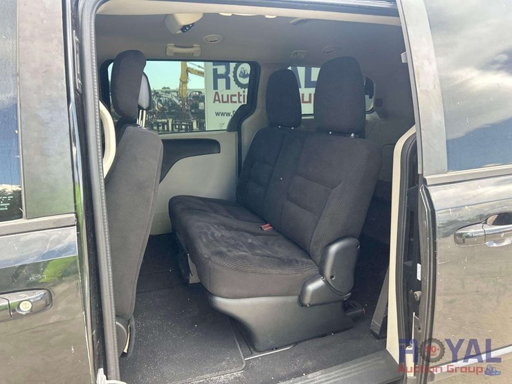2016-dodge-caravan-image-16