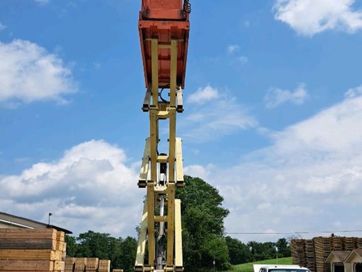 2016-jlg-2632es-image-22