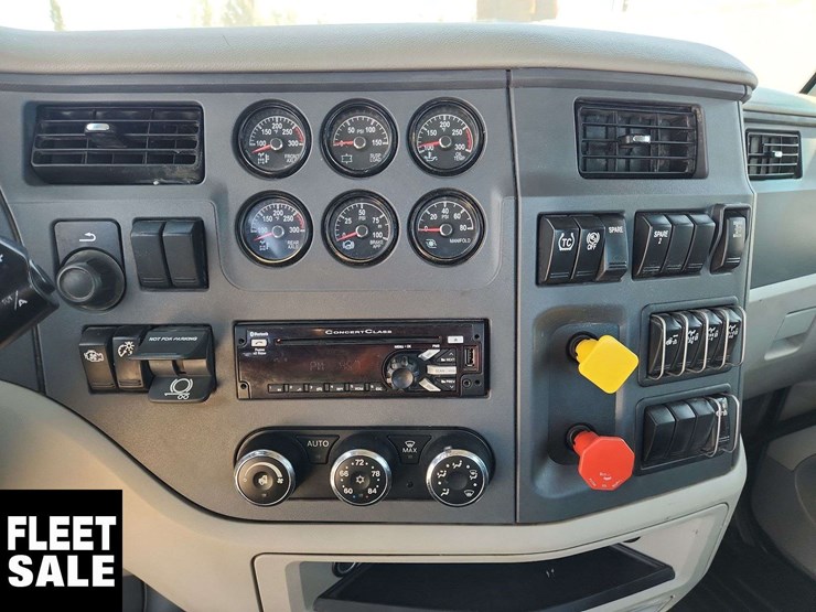 2019-peterbilt-579-image-12