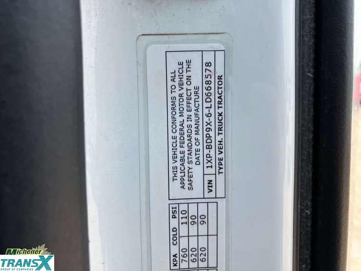 2020-peterbilt-579-image-2