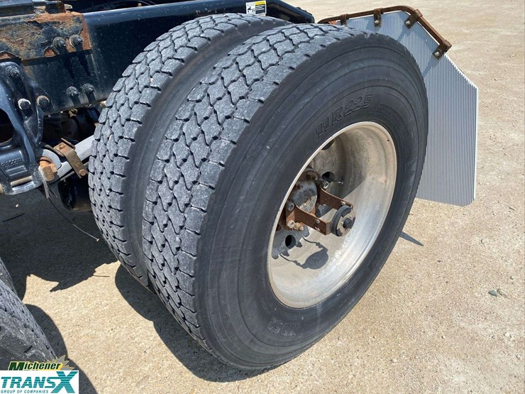 2019-peterbilt-579-image-17