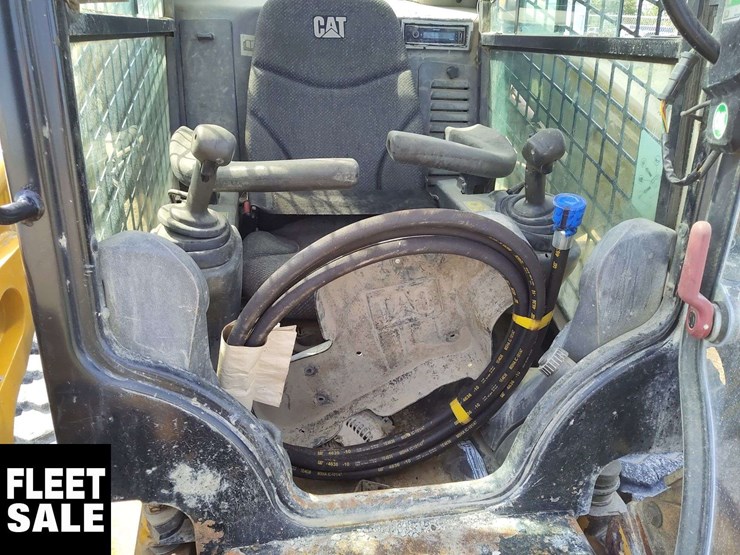 2014-caterpillar-279d-image-3