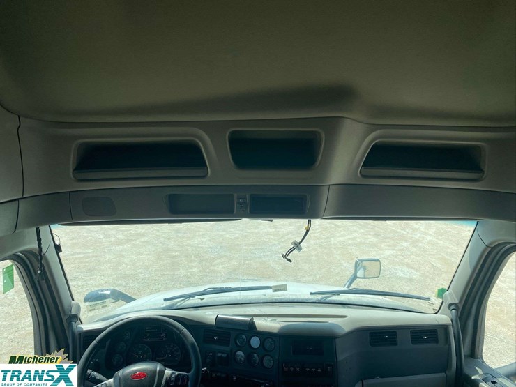 2020-peterbilt-579-image-40