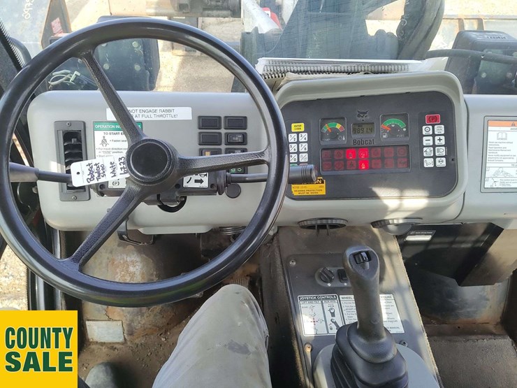 2011-bobcat-toolcat-5600-image-8