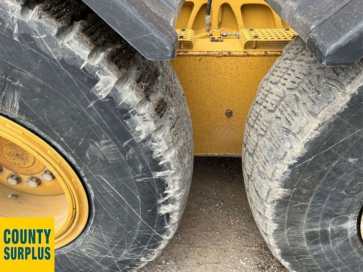 2015-caterpillar-14m-image-13