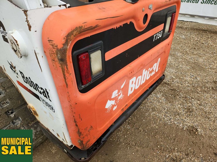 2014-bobcat-t750-image-25