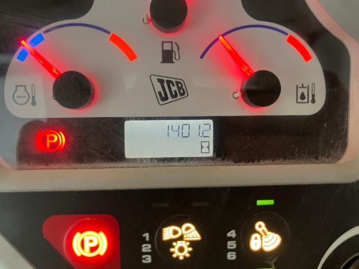 2018-jcb-3ts-8t-image-24