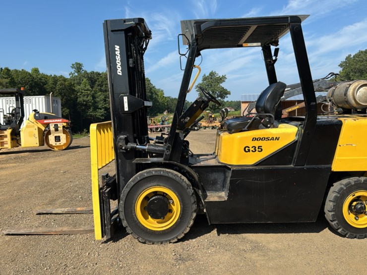 #269-•-doosan-g35-forklift-image-2