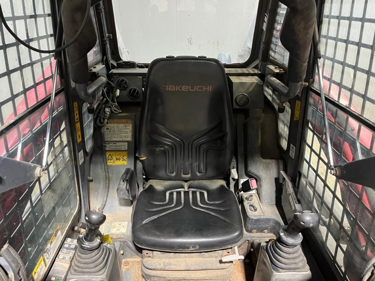 2016-takeuchi-tl12-image-21