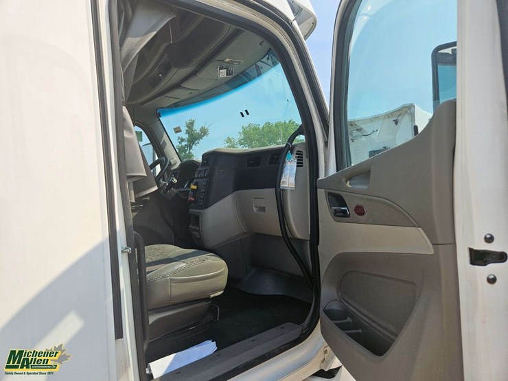 2019-peterbilt-579-image-34