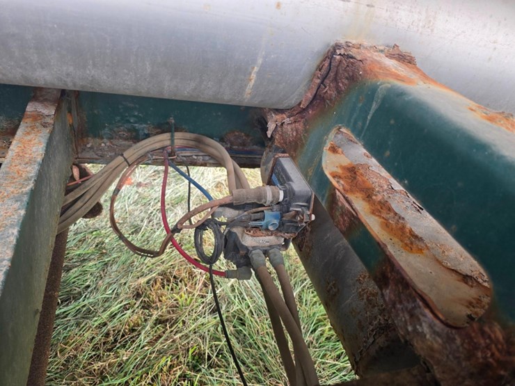 2014-doyle-dry-fertilizer-tender-trailer---kubota-diesel,-3-stainless-compartments,-side-discharge-image-49