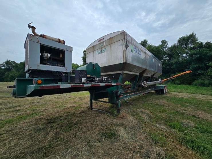 2013-doyle-dry-fertilizer-tender-trailer---kubota-diesel,-3-stainless-compartments,-side-discharge-image-2