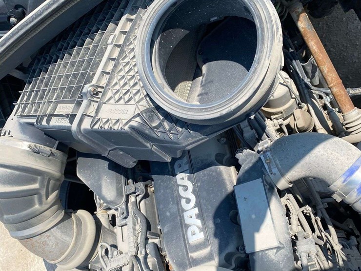 2019-peterbilt-579-image-25