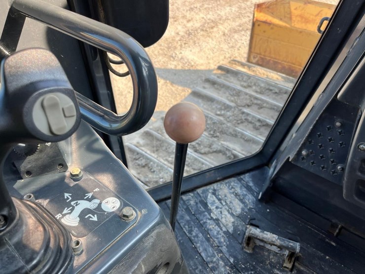 2015-deere-650k-lgp-image-31