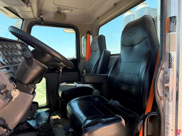 2013-peterbilt-367-image-7