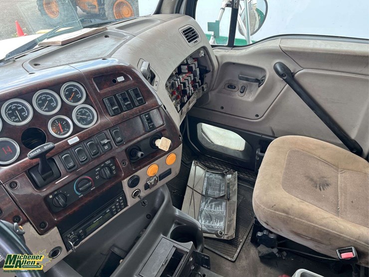 2005-sterling-lt9500-image-7