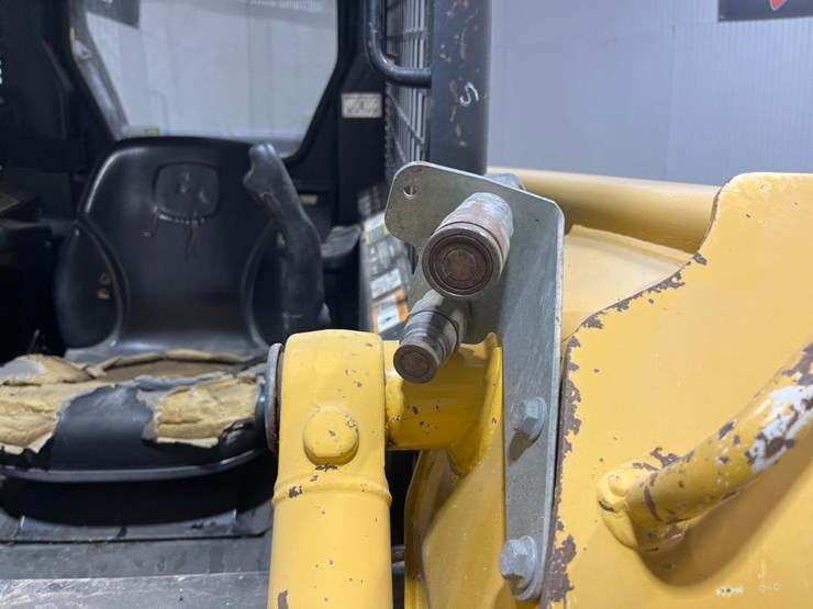 john-deere-317-image-11