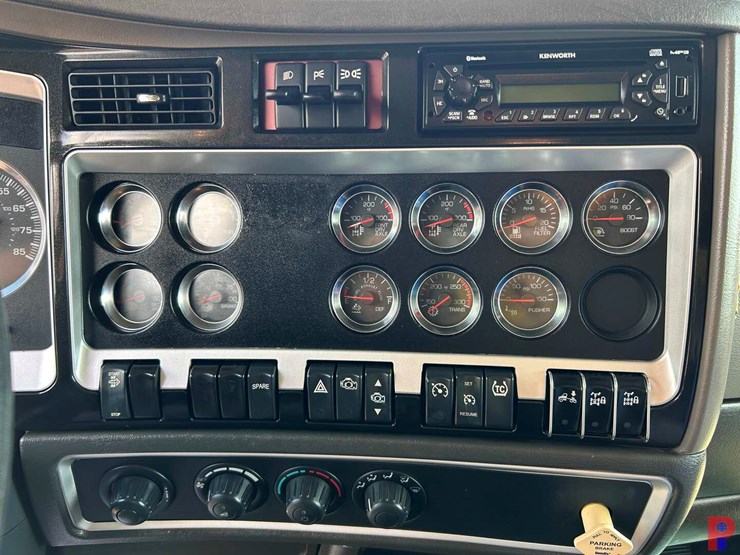 2013-kenworth-t800-image-9