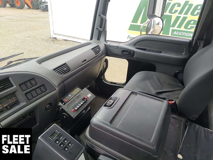 2007-gmc-t8500-image-8