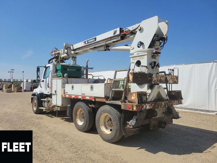 2015-freightliner-108sd-image-3
