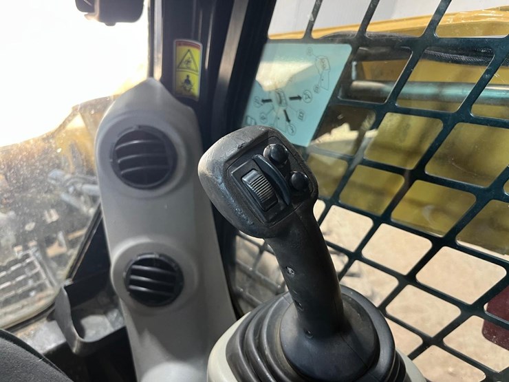caterpillar-272d-image-30