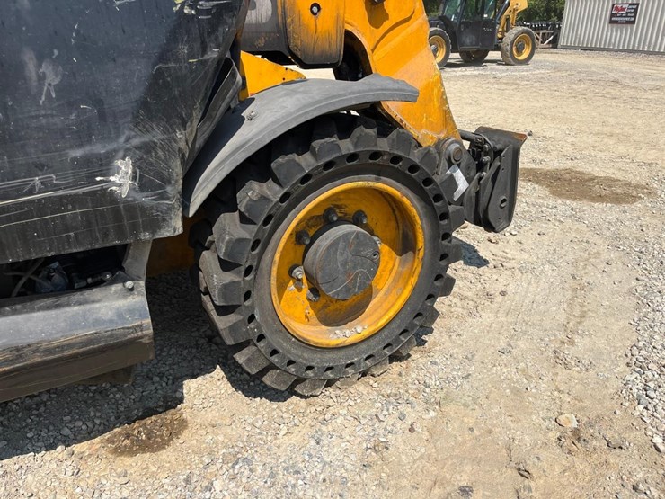 2015-jcb-525-60-image-17