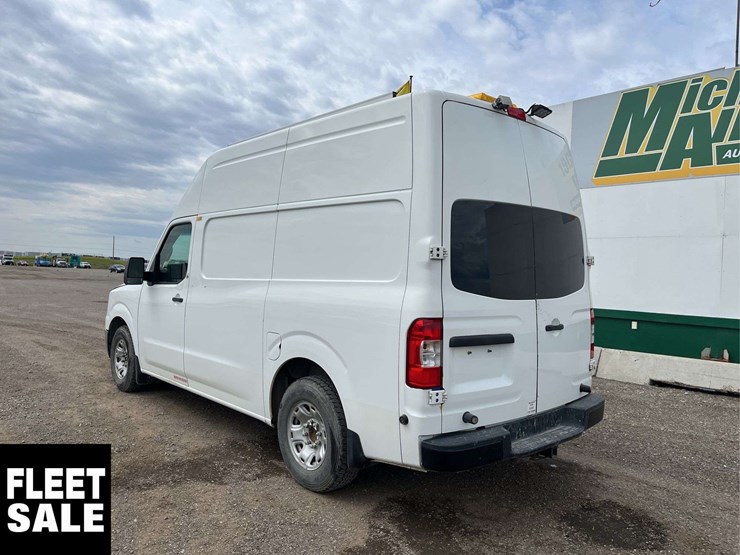 2013-nissan-nv3500hd-image-9