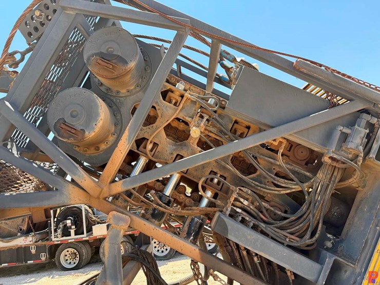 2012-total-equipment-and-service-15k-1-1/4”-4-axle-coil-tubing--trailer-image-34