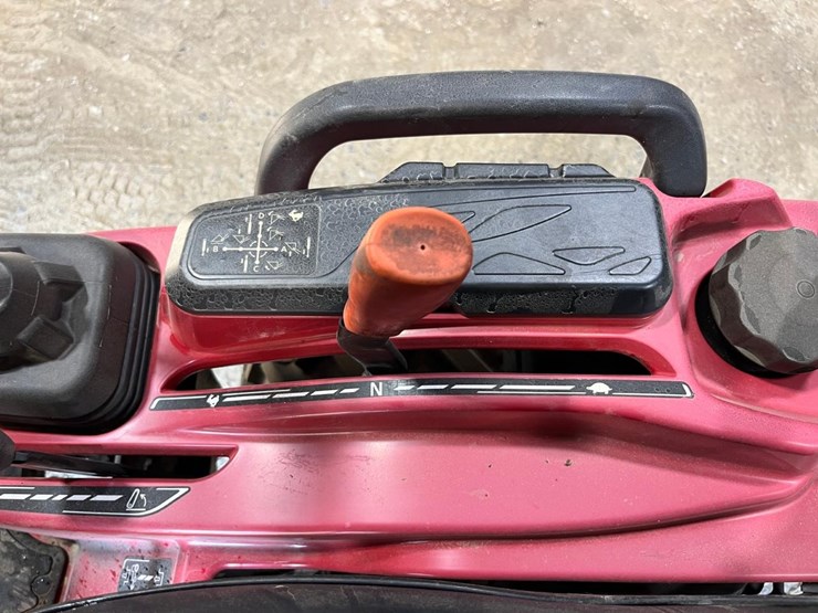 2020-massey-ferguson-gc1723eb-image-35