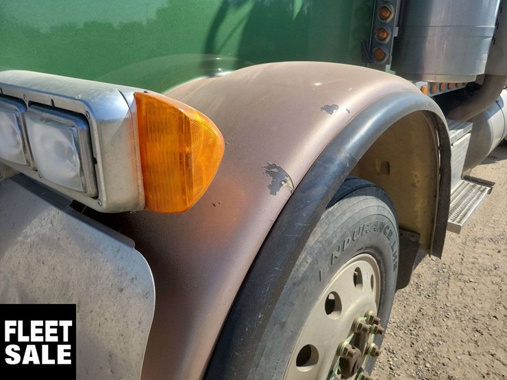 2009-peterbilt-367-image-37