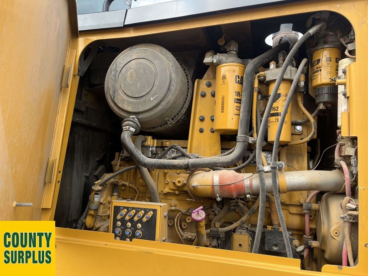 2015-caterpillar-14m-image-14