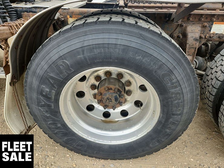 2012-freightliner-coronado-122-image-28