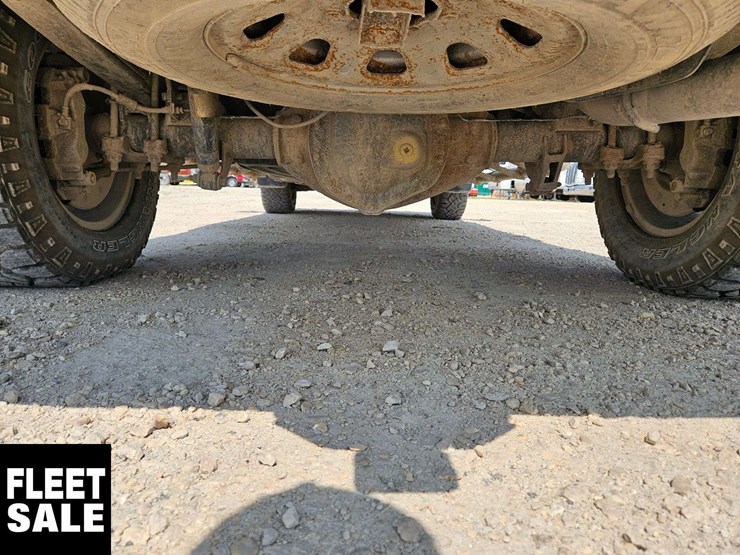 2015-chevrolet-silverado-3500hd-image-11