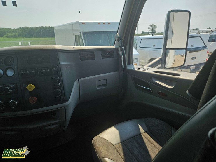 2019-peterbilt-579-image-22