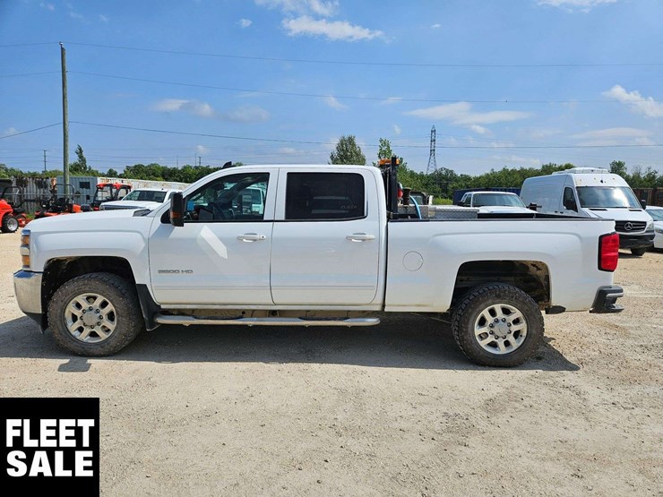 2015-chevrolet-silverado-3500hd-image-2