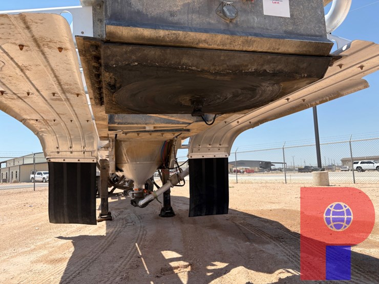 2015-southern-welding--1,000-cu.ft.-t/a-pneumatic-dry-bulk-trailer-image-3