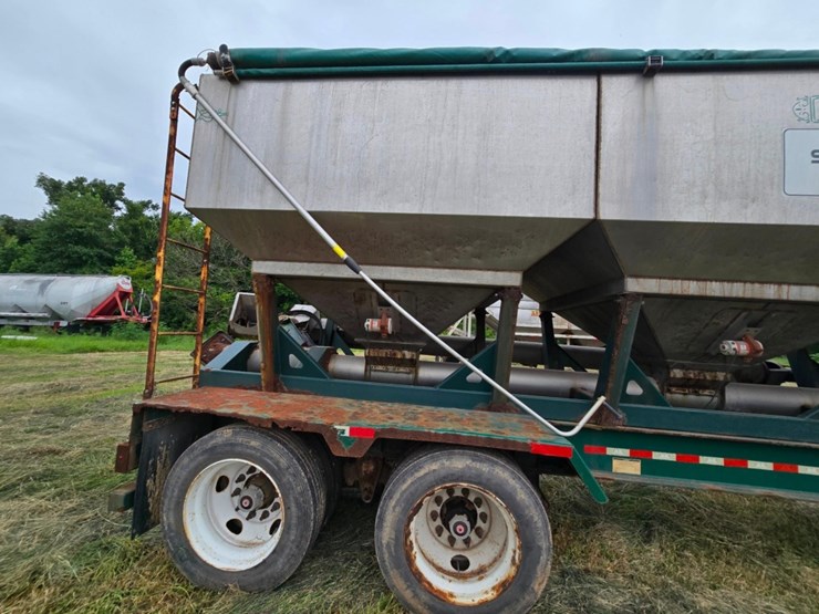 2014-doyle-dry-fertilizer-tender-trailer---kubota-diesel,-3-stainless-compartments,-side-discharge-image-15